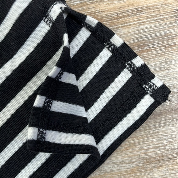 Chaus Sport Womens Small Striped Tee Shirt Boxy Oversized Black and White Office - Picture 4 of 9